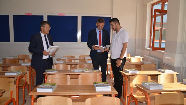 Muş'ta ücretsiz ders kitapları okul sıralarındaki yerini aldı