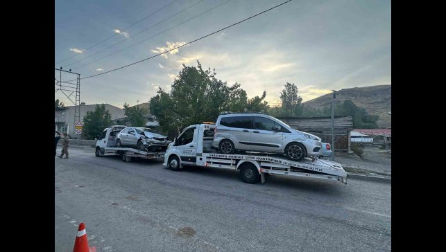 Sarıkamış'ta trafik kazası: 1'i çocuk 5 yaralı