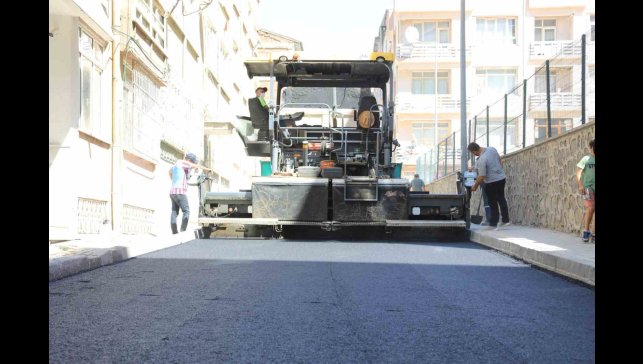 Elazığ'da yol yenileme çalışmaları devam ediyor