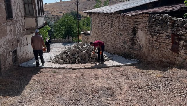 Ağın'da çevre ve yol düzenlemesi çalışması sürüyor