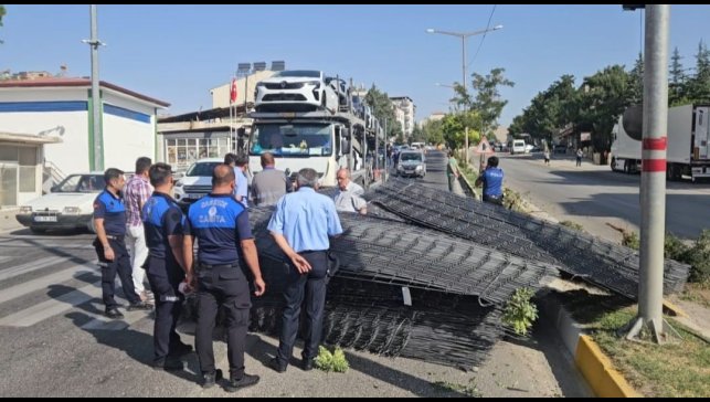 Malatya'da kontrolden çıkarak karşı şeride geçen araç korkuttu