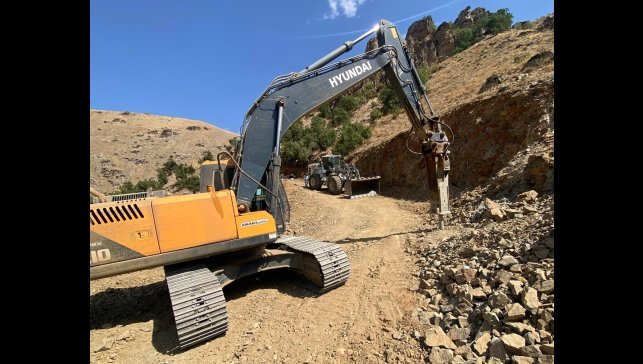 Şemdinli'de iki mezraya yeni yol yapılıyor