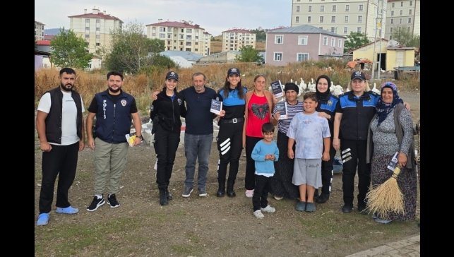 Polisten vatandaşa broşürlü uyarı