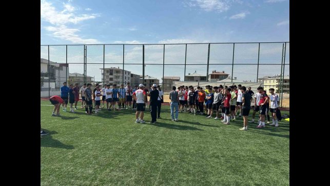Van Büyükşehir Belediyespor futbolcu seçmelerine yoğun ilgi