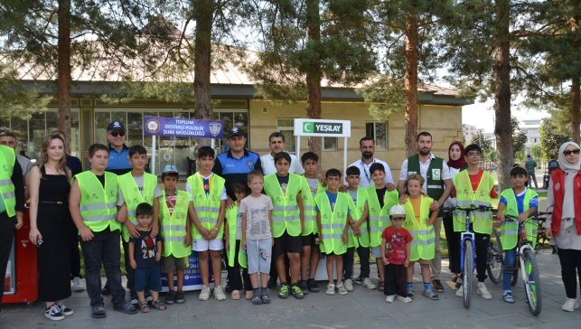 Muş'ta vatandaşlar bağımlılıkla mücadele konusunda bilgilendirdi