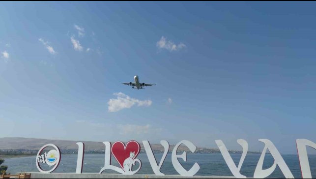 Van Ferit Melen Havalimanı 3 aylık bakıma alındı: Uçaklar son kez piste indi