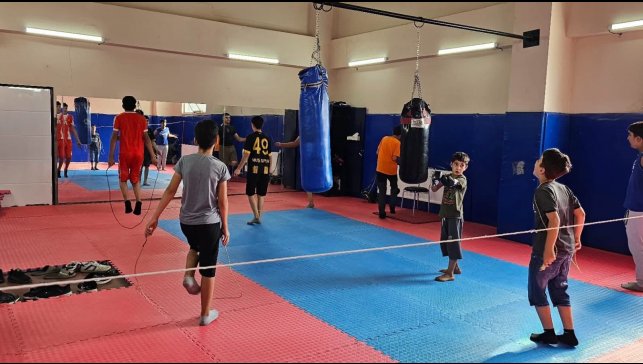 Hasköy'de gençlerin yoğun ilgi gösterdiği boks antrenmanları sürüyor