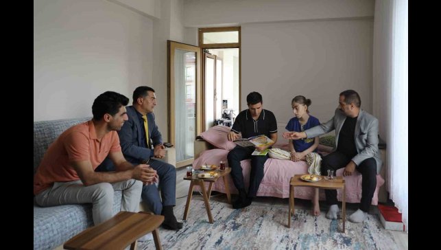 Kaymakam Güzel, evde eğitim gören öğrenciyle bir araya geldi