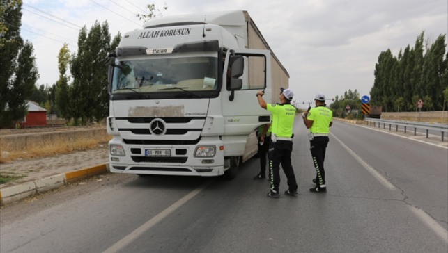 Patnos'ta polis ekipleri trafik denetimi gerçekleştirdi