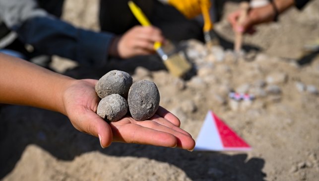 Çavuştepe Kalesi'nde savaşlarda kullanılan sapan taşları bulundu