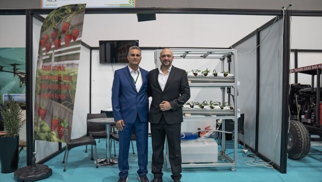 Mühendis kardeşlerden uzaktan kontrol edilebilen topraksız tarım sistemi