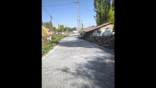 Kars'ta köy yolları yapımı kış öncesi tamamlanıyor