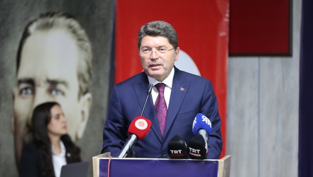 Adalet Bakanı Tunç, Hakkari'de AK Parti İl Danışma Meclisi Toplantısı'nda konuştu: