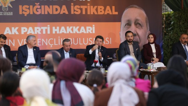 Adalet Bakanı Tunç, Hakkari'de "Kadın ve Gençlik Buluşması" programına katıldı: