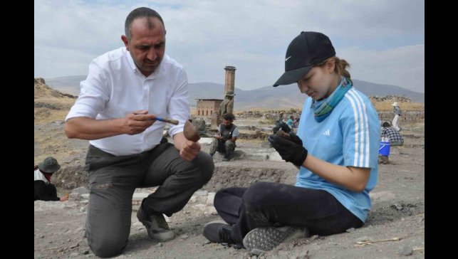 Kars Ani Ören Yeri'nde 7 bölgede kazı çalışması yapılıyor