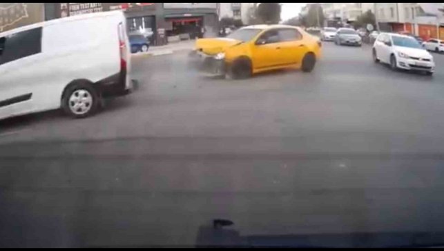 Elazığ'da trafik kazası kameralara yansıdı