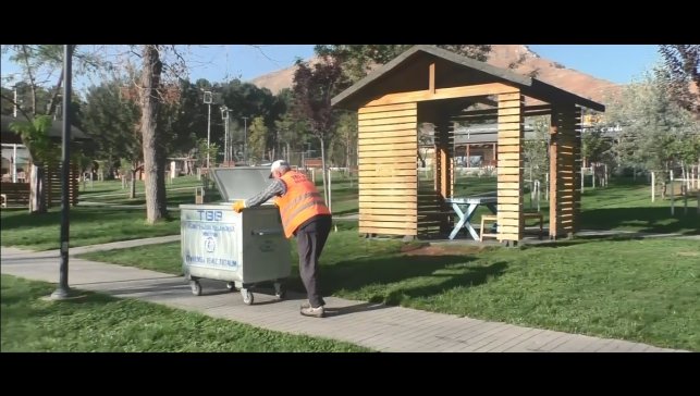 Temizlik işçisinden örnek davranış