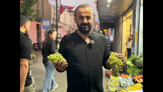 Yüksekova'da Şemdinli üzümü tezgahlarda yerini aldı