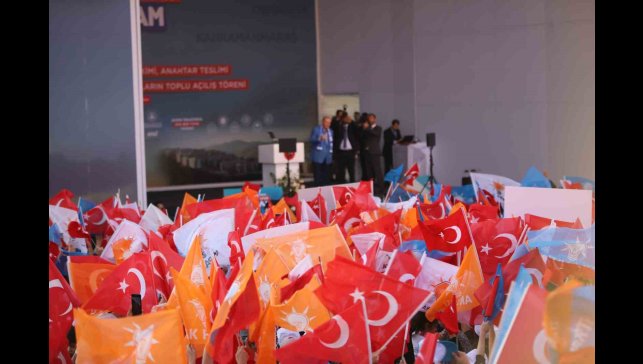 Cumhurbaşkanı Erdoğan: "Yılbaşına kadar deprem bölgemizde 453 bin bağımsız bölümü tamamlamak niyetindeyiz"