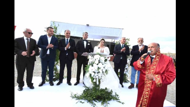 Başkan Özcan, Kızının nikahını kıydı