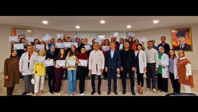 Erzincan'da sağlık çalışanlarına 'Anne Sütü ve Emzirme Danışmanlığı Eğitimi' verildi