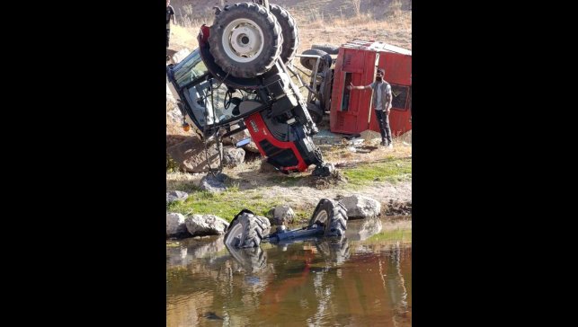 Patnos'ta traktör dereye yuvarlandı