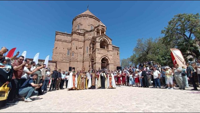 Ermeni ayini sona erdi