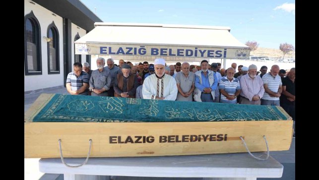 Yarım saat ara ile 2 otomobilin çarptığı yaşlı adam hayatını kaybetti