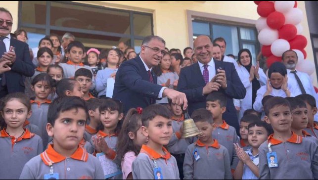 Van'da 275 bin 363 öğrenci için ders zili çaldı