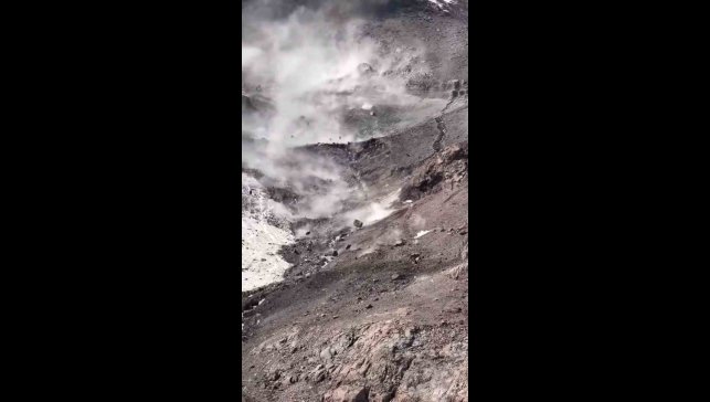 Sıcak hava Ağrı Dağı'nı harekete geçirdi: Kayalar peş peşe düştü