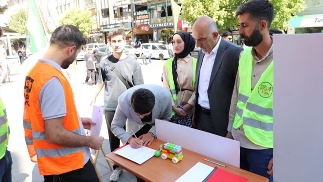 Siirt, Batman, Şırnak ve Bingöl'de "Boş Sıralar" etkinliğiyle Gazzeli çocuklar anıldı