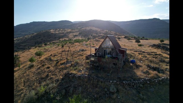 Malatya'da bin 600 rakımdaki bungalov evi görenler bir daha bakıyor