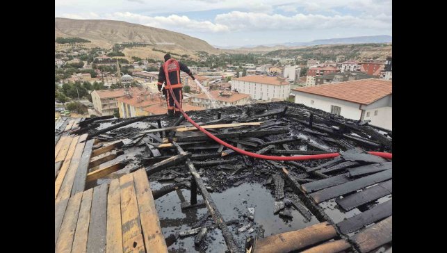 Malatya'da korkutan çatı yangını