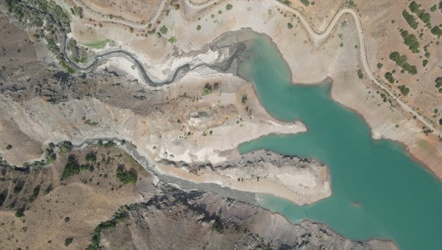 Erzincan'da 17 köyün sulamada kullandığı barajın doluluğu yüzde 10'un altına geriledi
