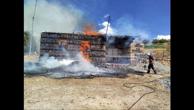 Malatya'da samanlık yangınında 6 ton saman kül oldu