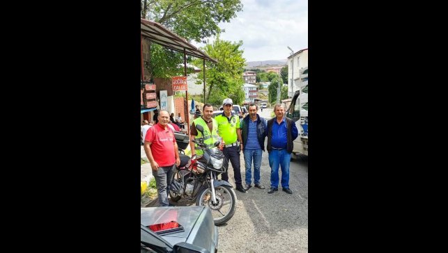 Trafik ekiplerinden motosiklet sürücülerine bilgilendirme