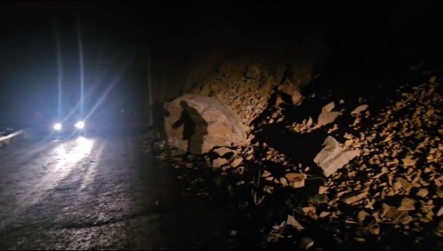 İspir Güllübağ Tüneli karanlığıyla kazalara davetiye çıkarıyor