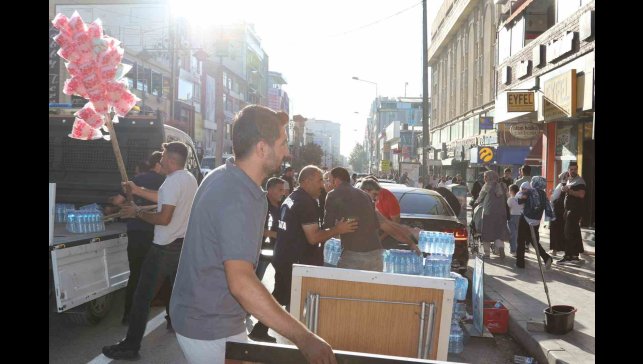 Van Büyükşehir Belediyesi kaldırım işgallerine geçit vermiyor