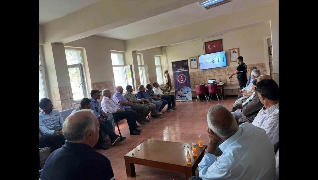 Akyaka'da muhtar ve azalara siber eğitimi