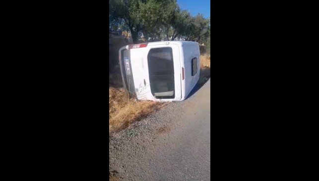 Elazığ'da öğrenci servisi devrildi, kazada yaralanan olmadı