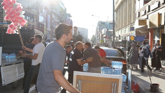 Van'da zabıta ekiplerinden kaldırım işgali denetimi
