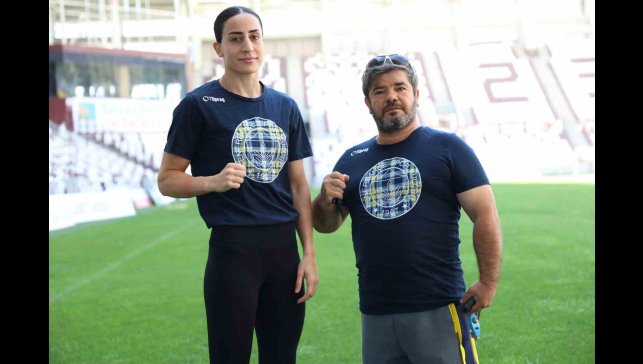 Milli boksör Gizem Özer, dudağındaki uçuktan dolayı elendi