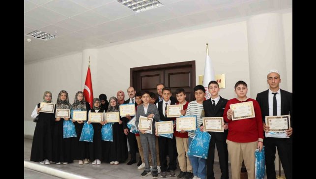 Oltu'da Hafız ve Hafizeler belgelerine kavuştu