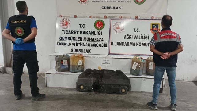 Ağrı'da tırın yakıt deposunda 56 litre sentetik uyuşturucu ele geçirildi