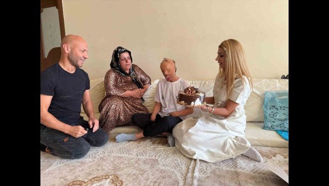 Kocaeli'nden Yüksekova'ya sevgi seli: Özel gereksinimli öğretmen bir çocuğun hayatına dokundu