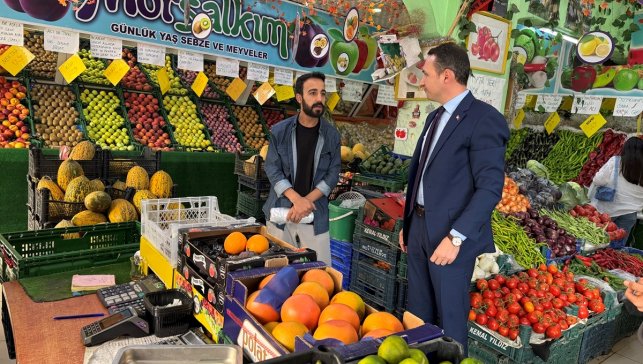 Çaldıran Kaymakamı Bakan, esnafı ziyaret etti