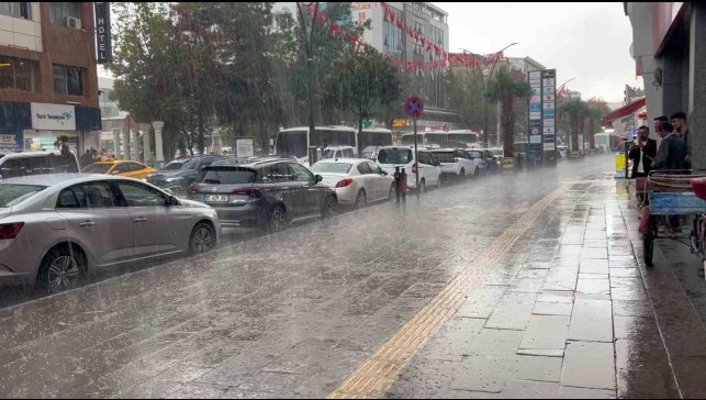 Van'da sağanak yağış