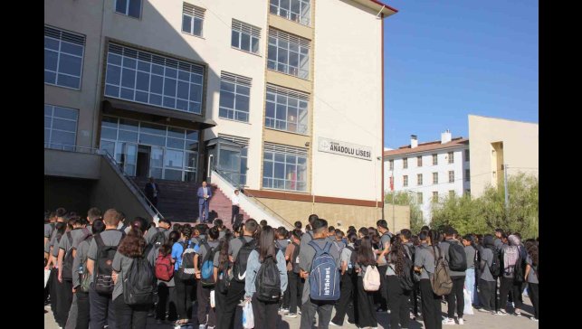 Gün, Iğdır Anadolu Lisesi'ni ziyaret etti