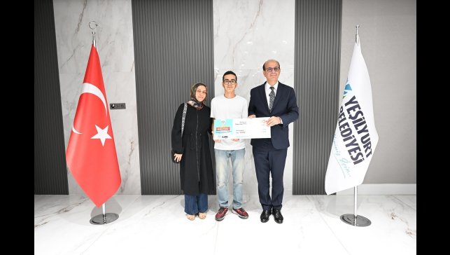 Yeşilyurt'ta YKS'de ilk 2 bine giren öğrencilere ödül