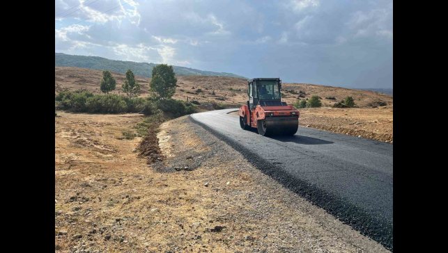 Muş'ta yol yapım çalışmaları sürüyor